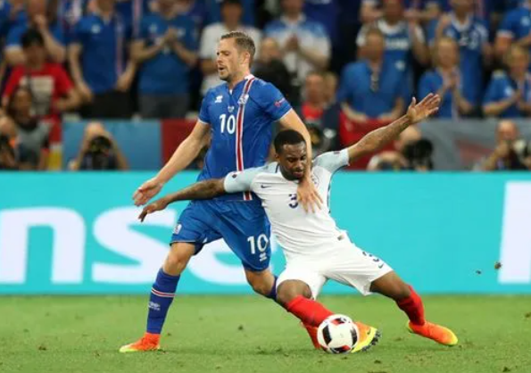 冰岛在欧洲杯上的进球之路：坚韧与勇气的象征